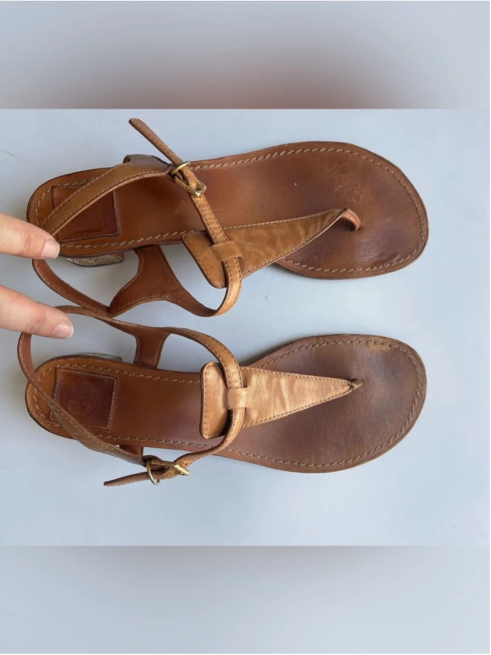 Tory Burch Leather Thong Sandals Block Heel Logo Hardware Brown 11M Brazil